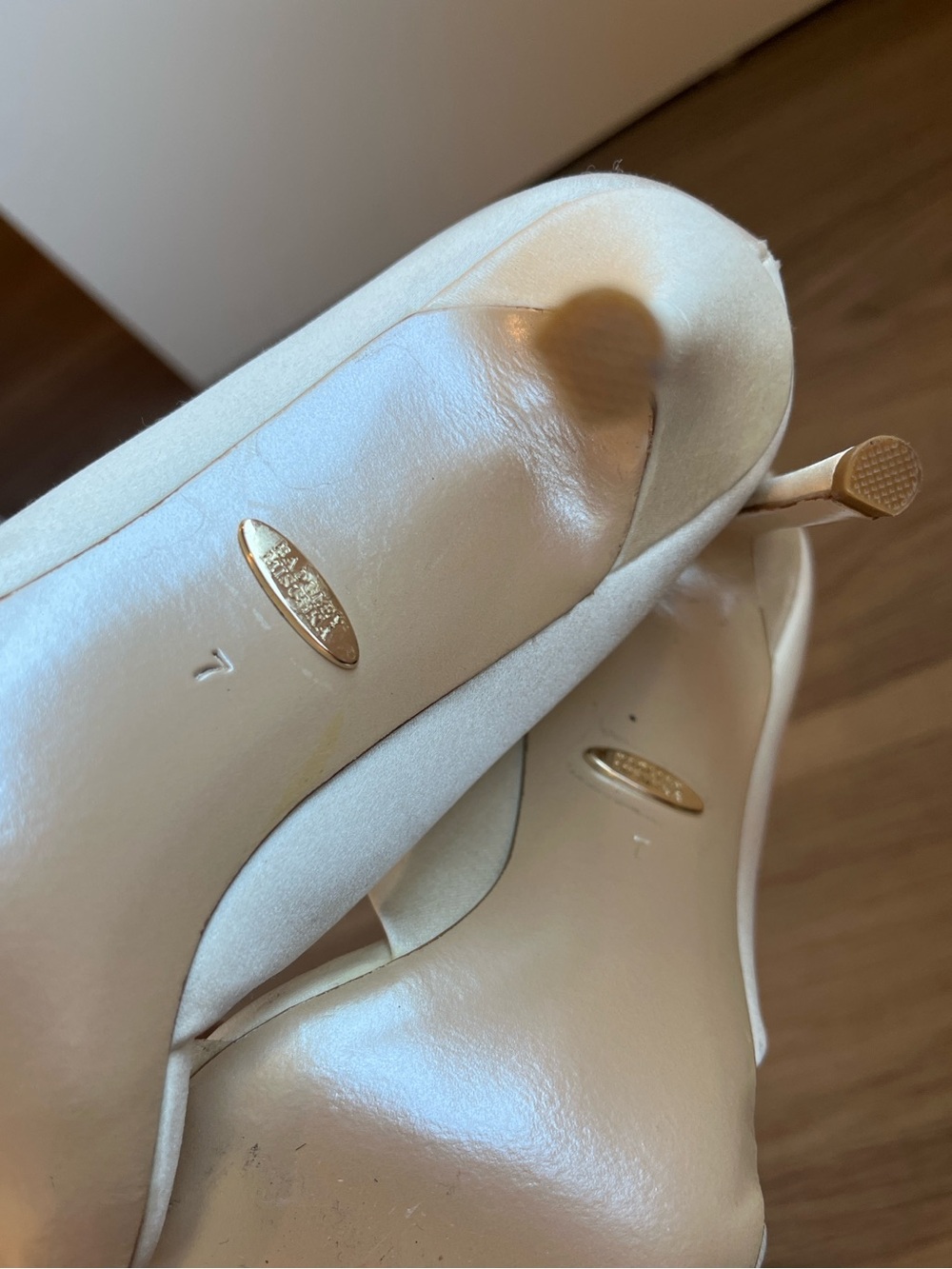 Badgley Mischka Ivory Satin FloralPearl Embellished PointedToe Bridal Pumps SZ 7 - Picture 4 of 4